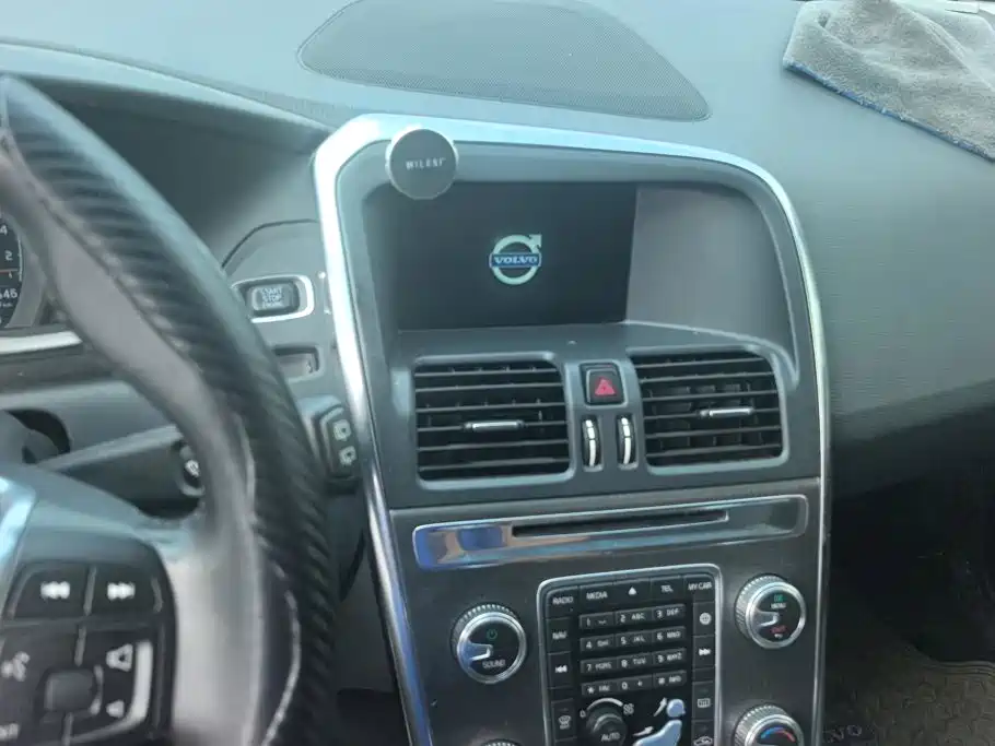 Volvo XC60 2015 — фото 13