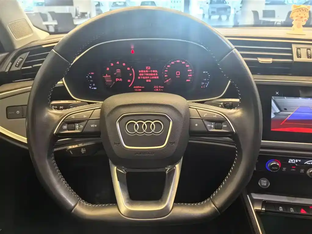 Audi Q3 2019 — фото 11