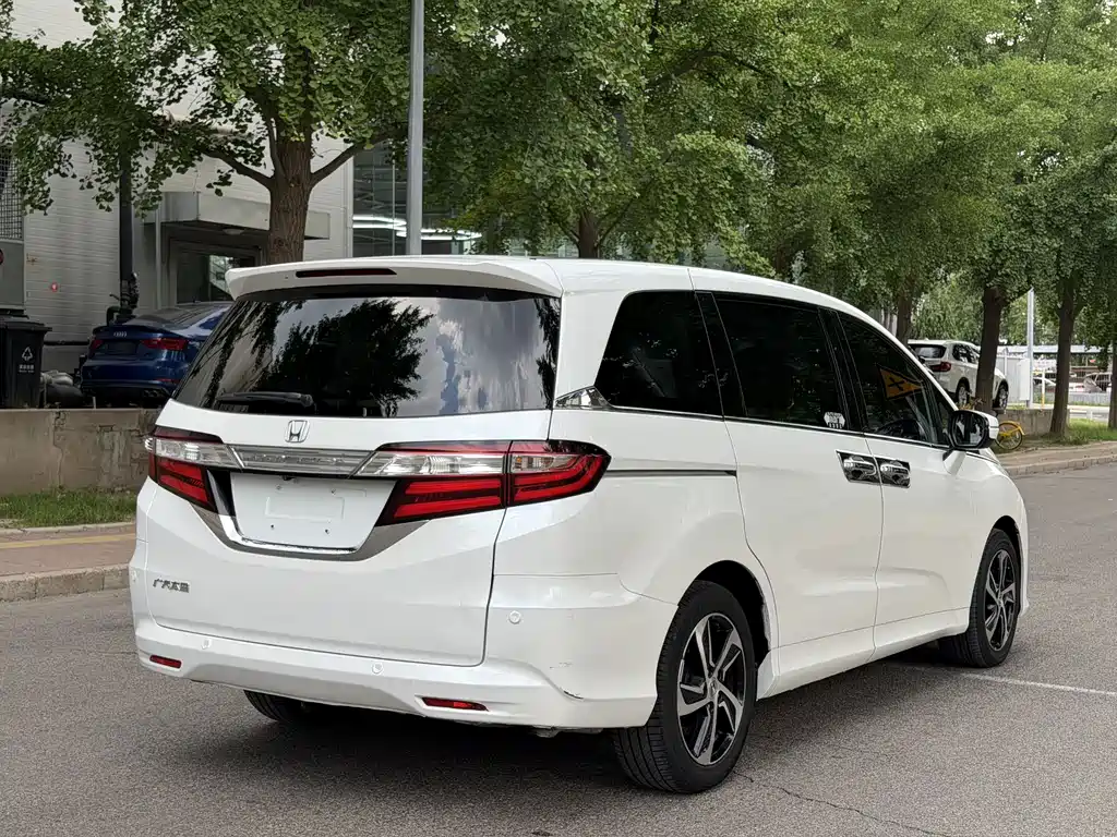 Honda Odyssey 2016 — фото 13