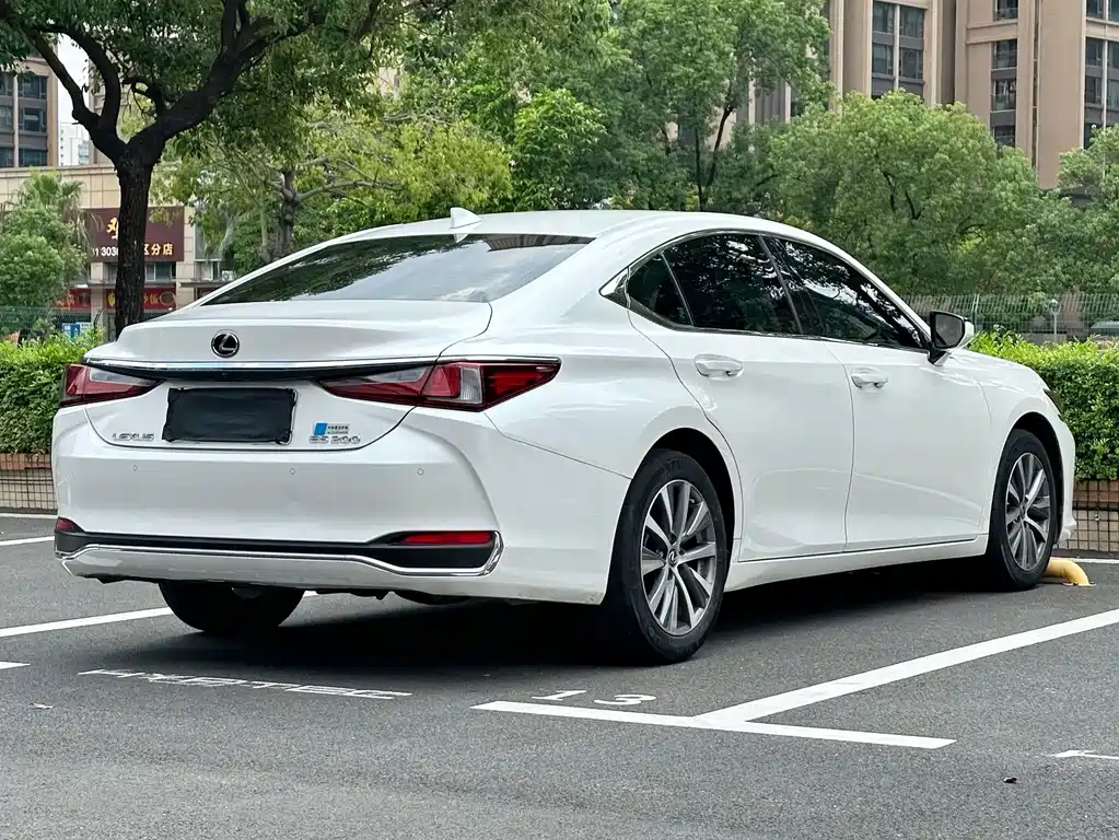 Lexus ES 2020 — фото 2
