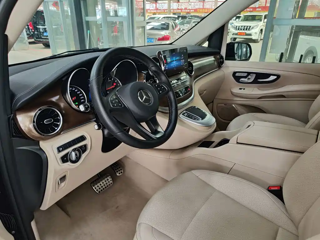 Mercedes-Benz V-Class 2023 — фото 14