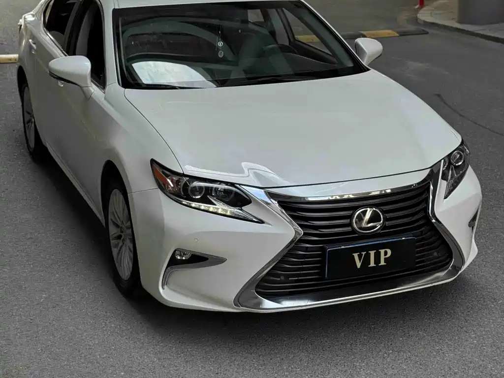 Lexus ES 2017 — фото 3