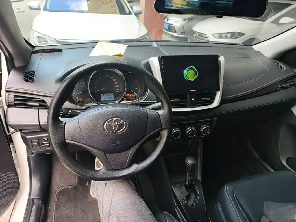 Toyota Yaris L 2020 — фото 10