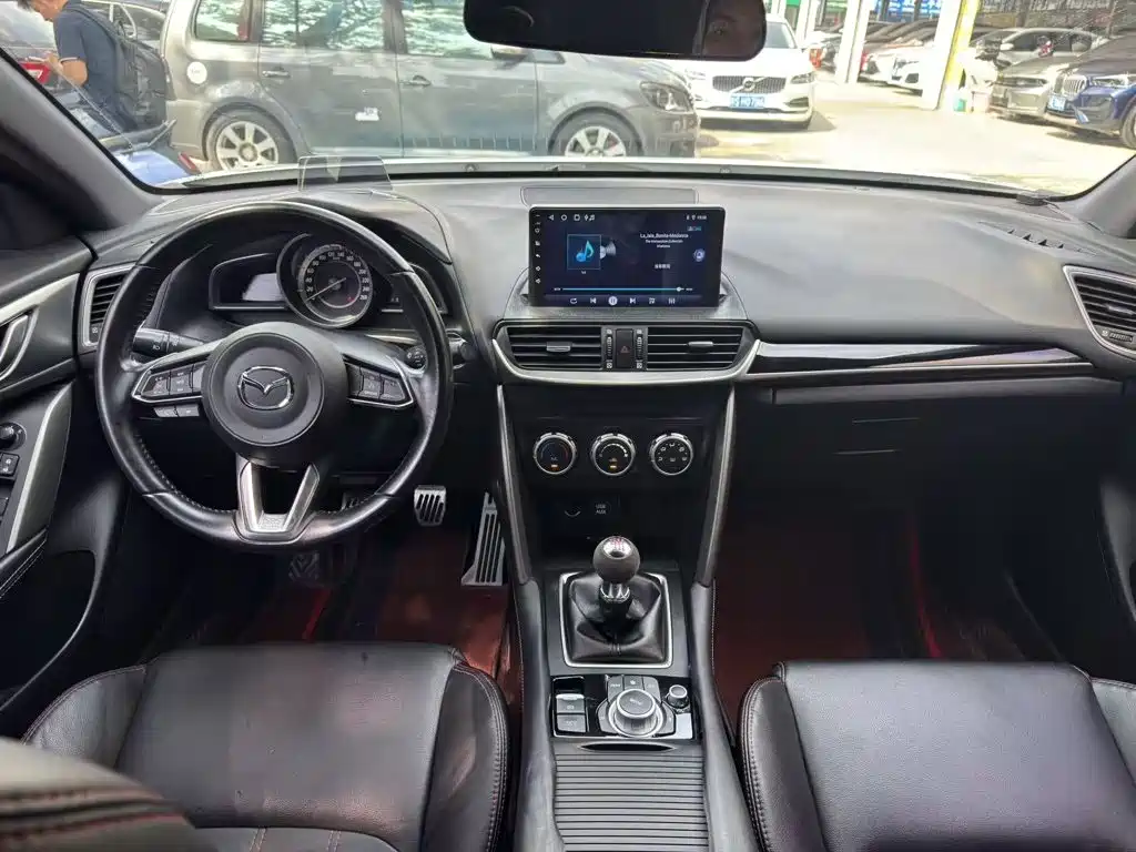 Mazda CX-4 2017 — фото 16