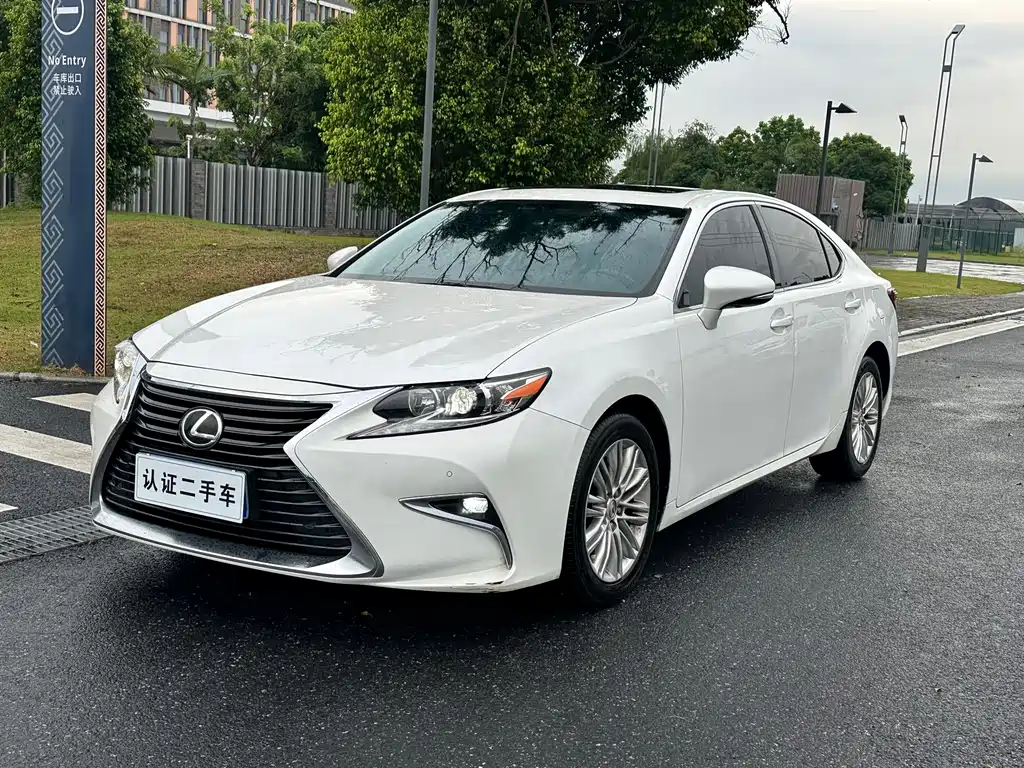 Lexus ES 2016 — фото 1