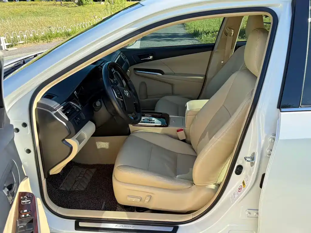 Toyota Camry 2016 — фото 11