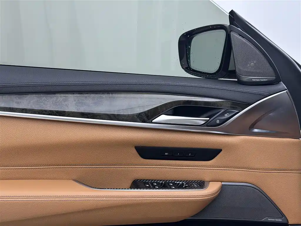 BMW 6 Series GT 2018 — фото 15