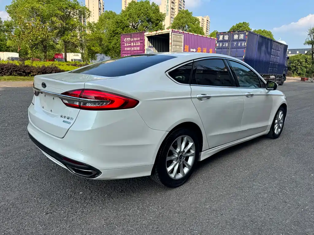 Ford Mondeo 2017 — фото 7
