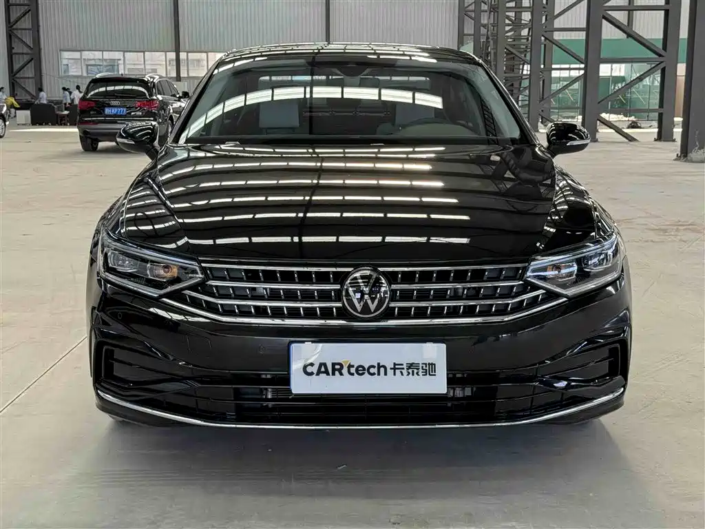 Volkswagen Magotan 2025