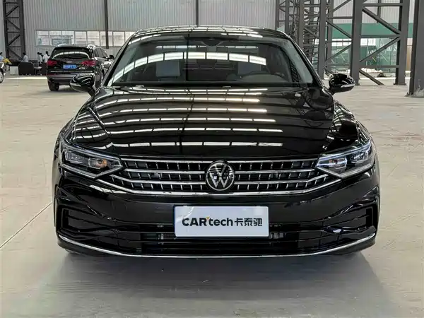 Volkswagen Magotan 2025