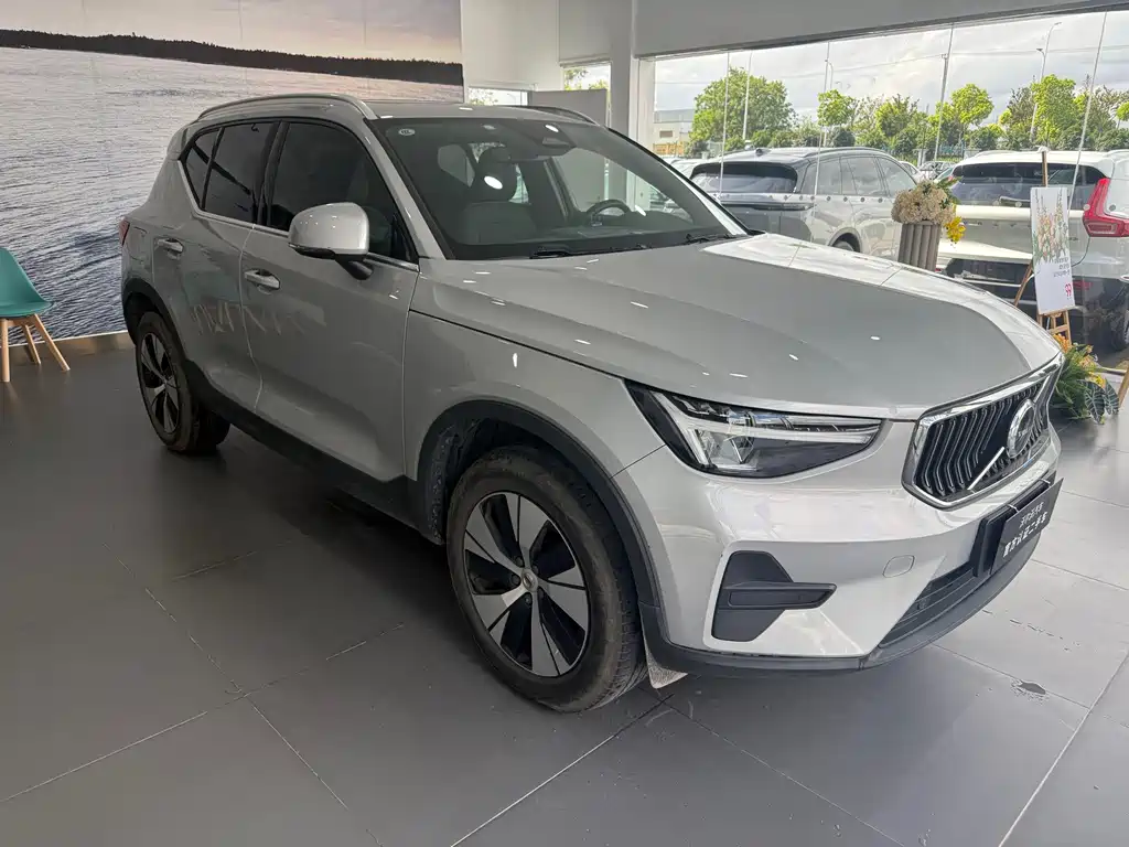 Volvo XC40 2024 — фото 2