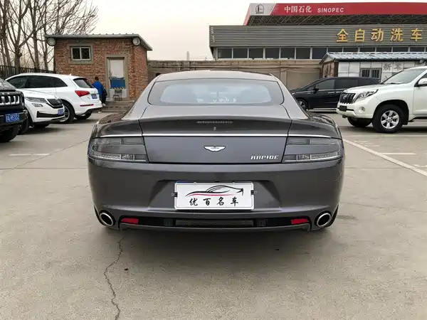 Aston Martin Rapide 2010