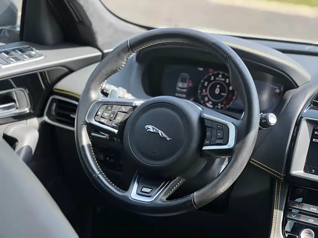 Jaguar F-PACE 2021 — фото 13