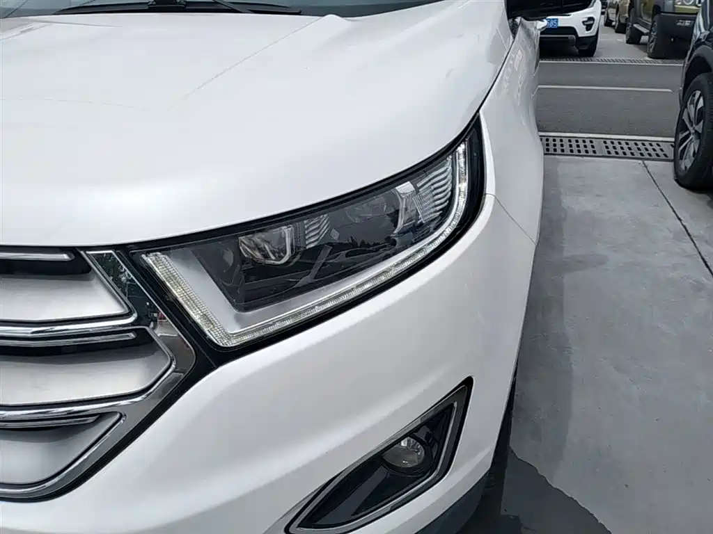 Ford Edge 2019 — фото 24