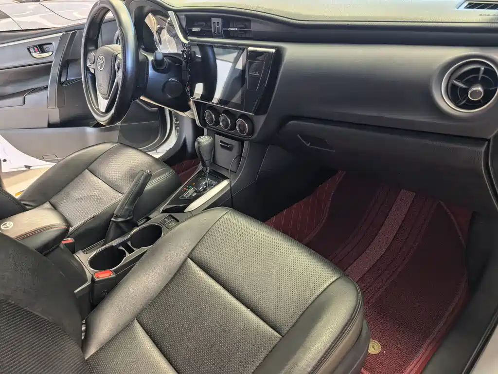 Toyota Corolla 2018 — фото 10