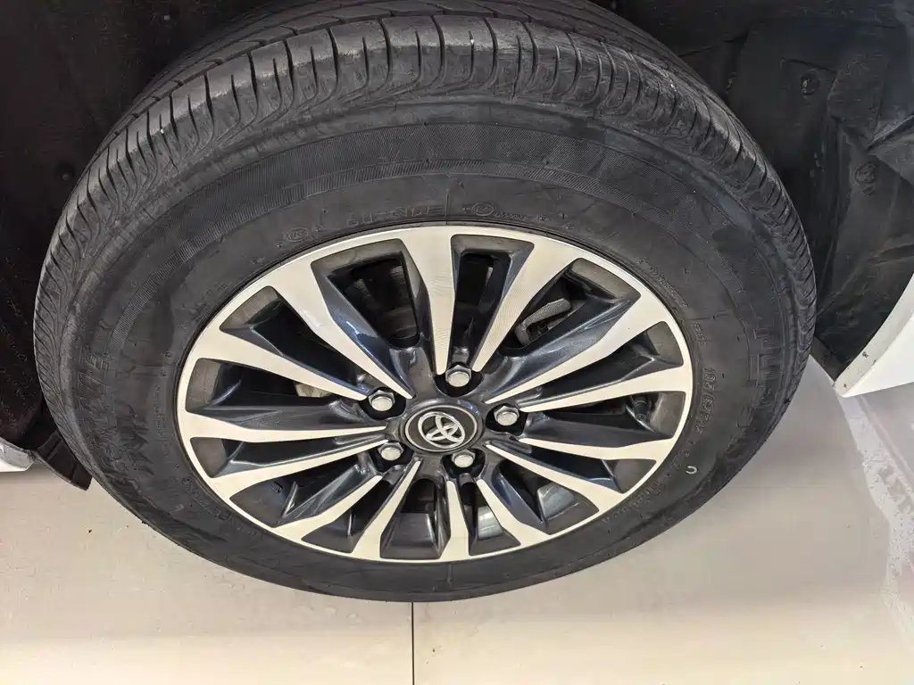 Toyota Corolla 2018 — фото 13