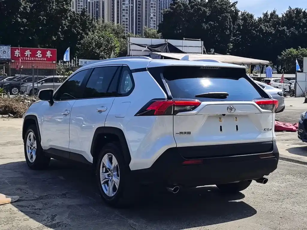 Toyota RAV4 2024 — фото 15