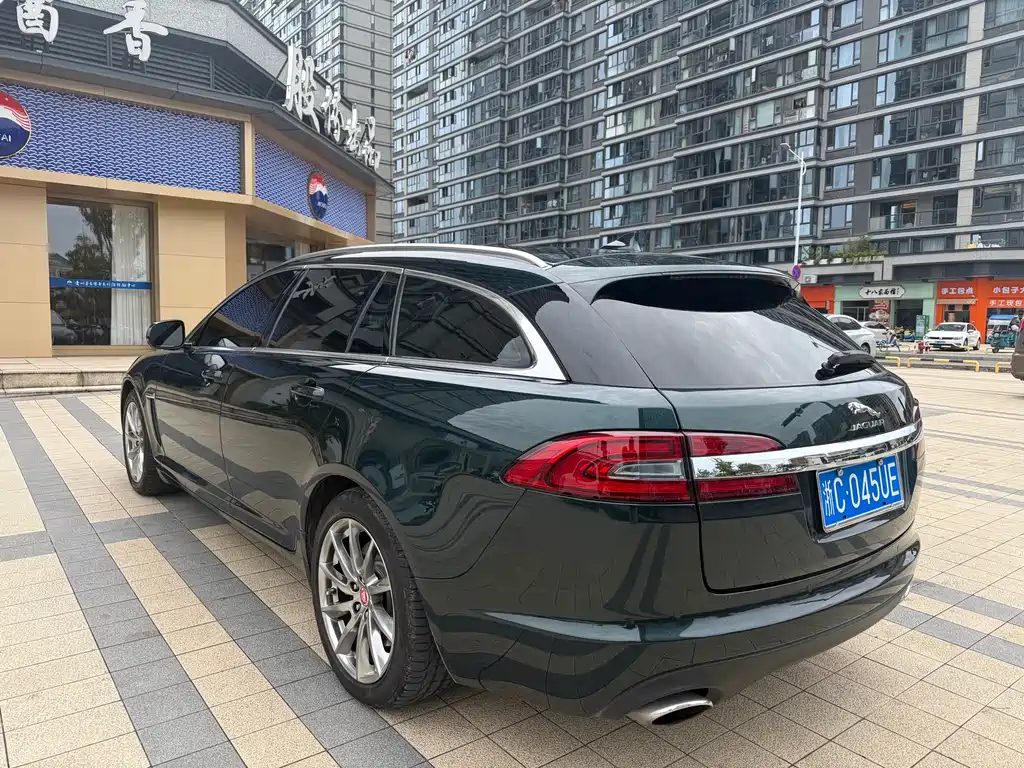 Jaguar XF 2015 — фото 10