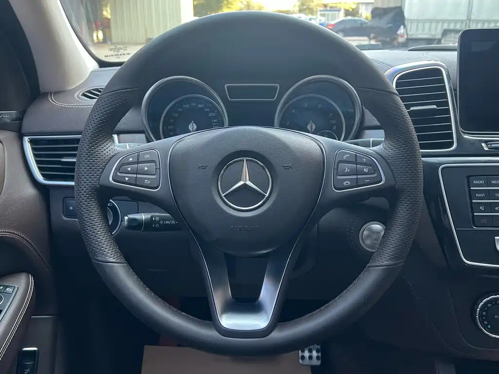 Mercedes-Benz GLE 2019 — фото 12
