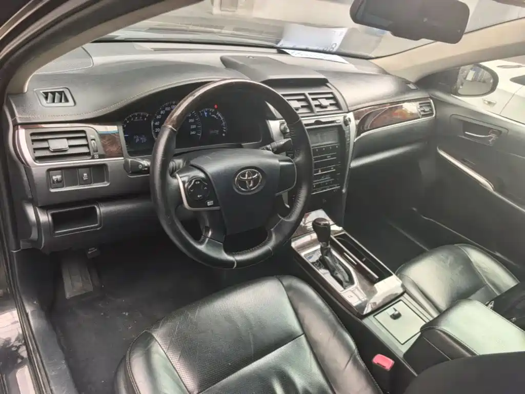 Toyota Camry 2017 — фото 10
