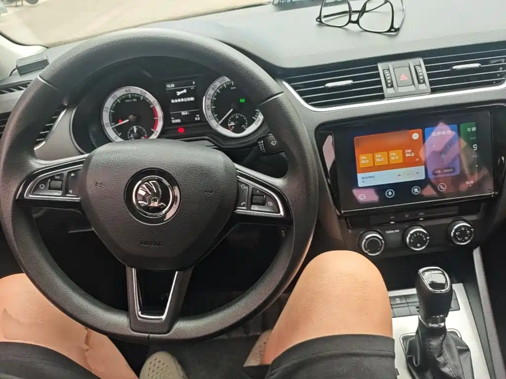 Skoda Octavia 2019 — фото 10