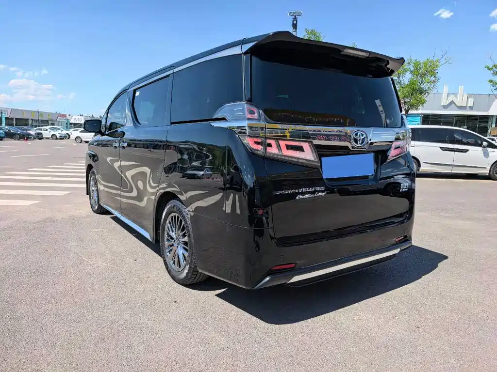 Toyota Alphard 2022 — фото 7