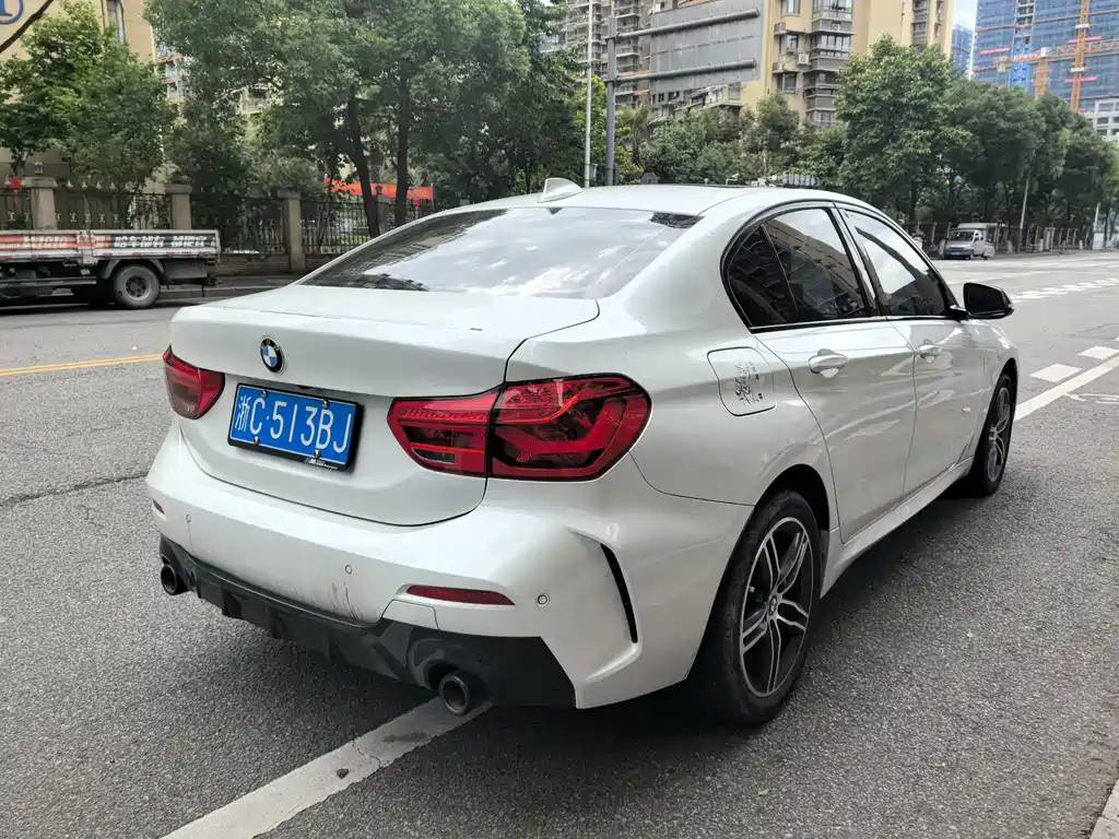 BMW 1 Series 2022 — фото 14