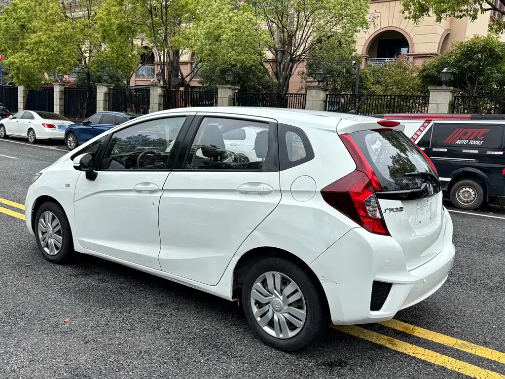 Honda Fit 2017 — фото 10
