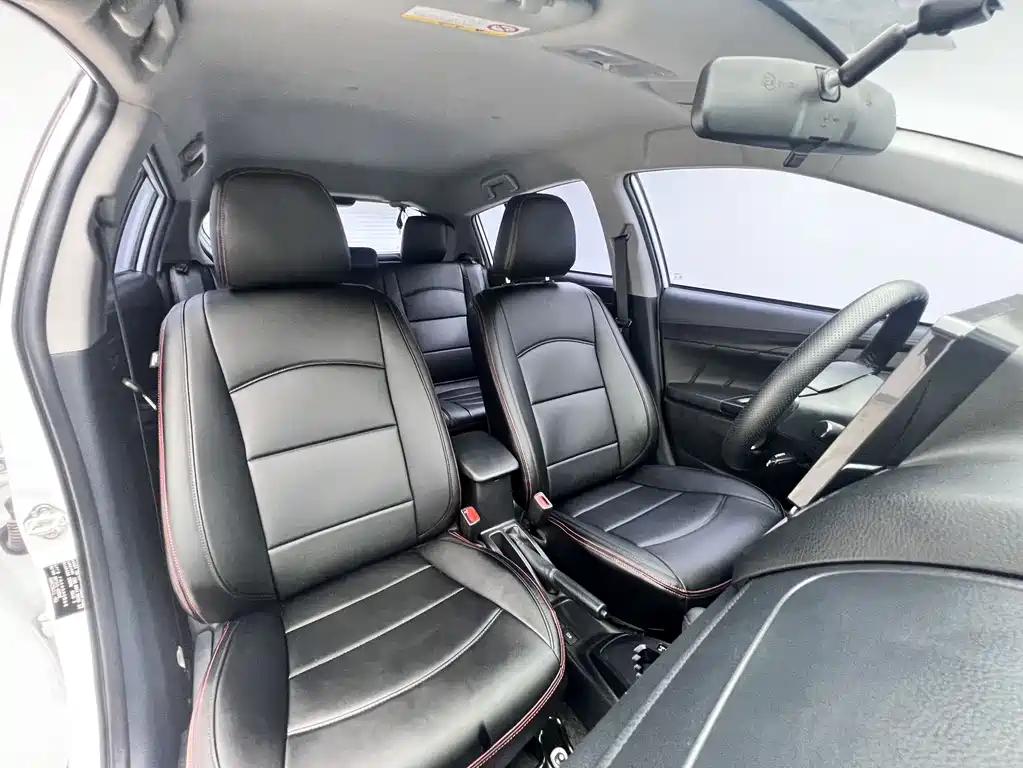 Toyota Yaris L 2022 — фото 12