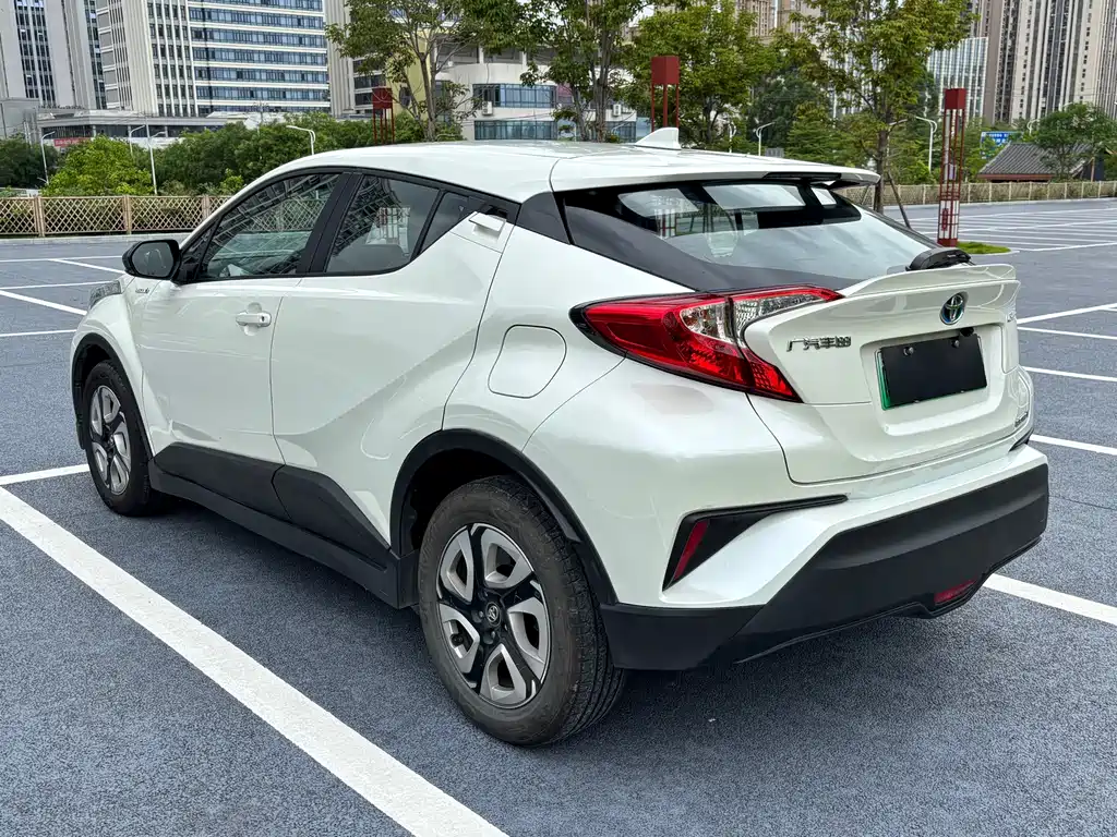 Toyota C-HR EV 2021 — фото 9