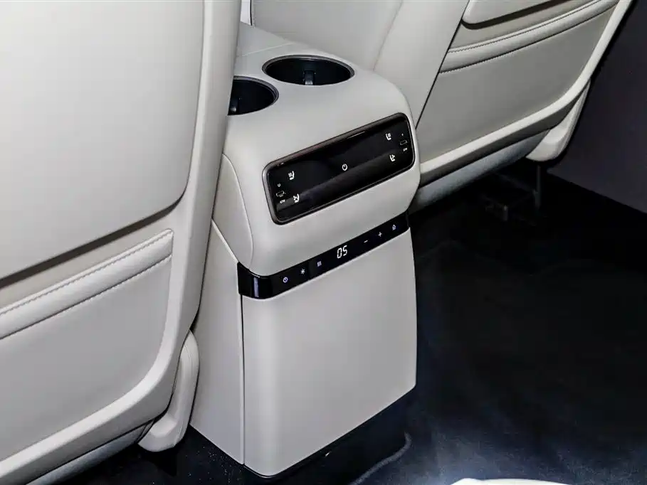 Li Auto i8 2025 — фото 14