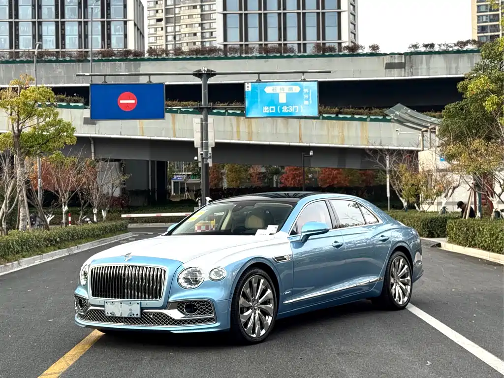 Bentley Flying Spur — фото 2