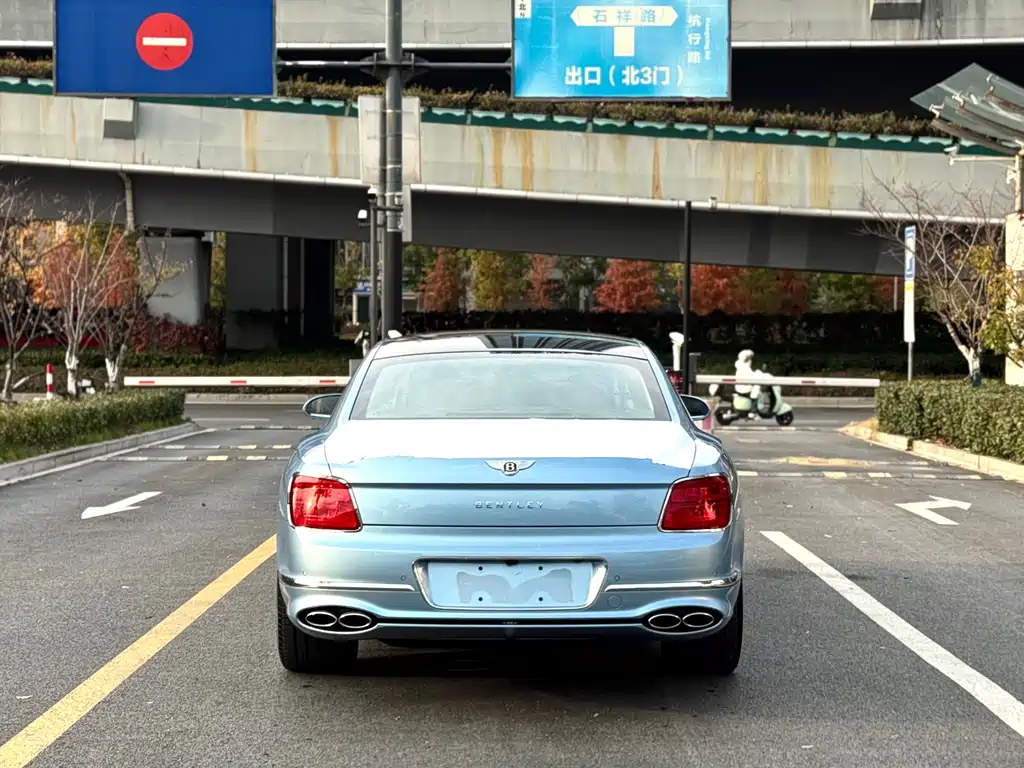 Bentley Flying Spur — фото 7