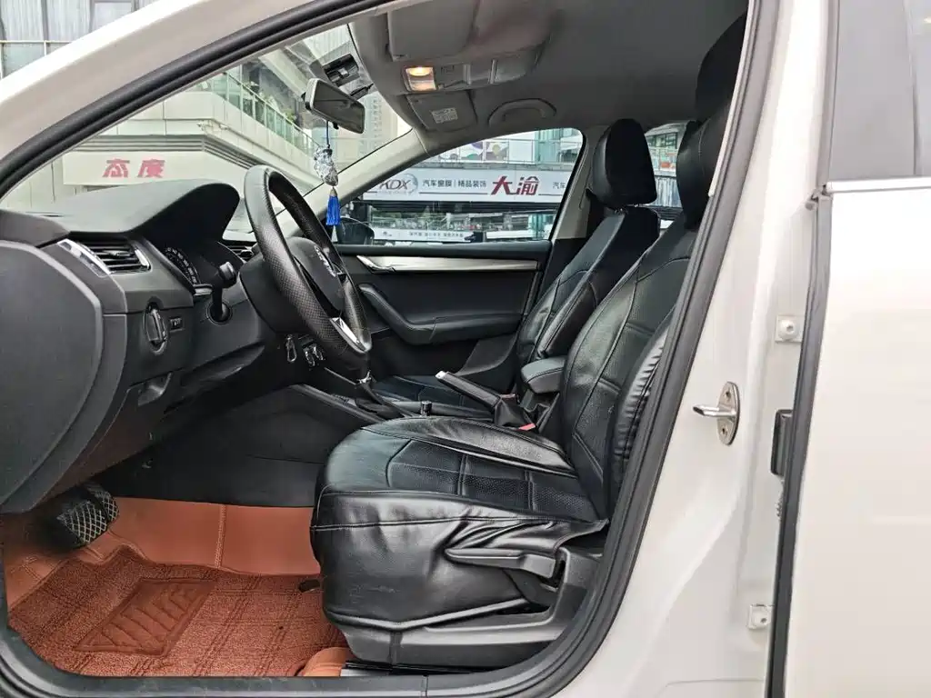 Skoda Octavia 2018 — фото 10