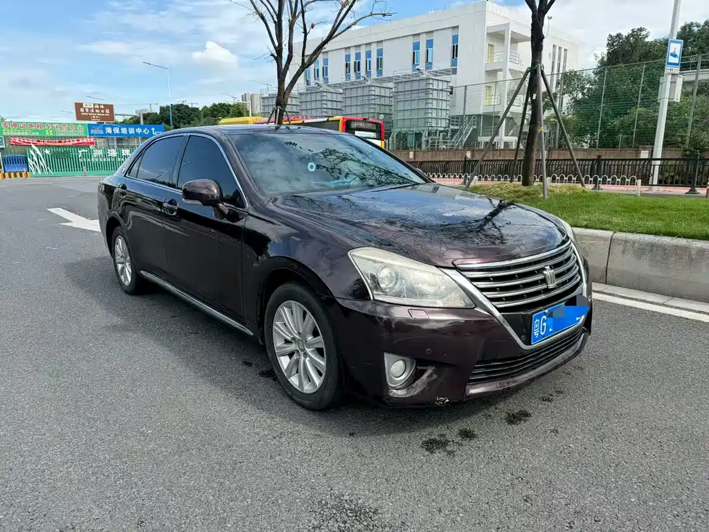Toyota Crown 2014 — фото 3