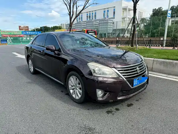 Toyota Crown 2014
