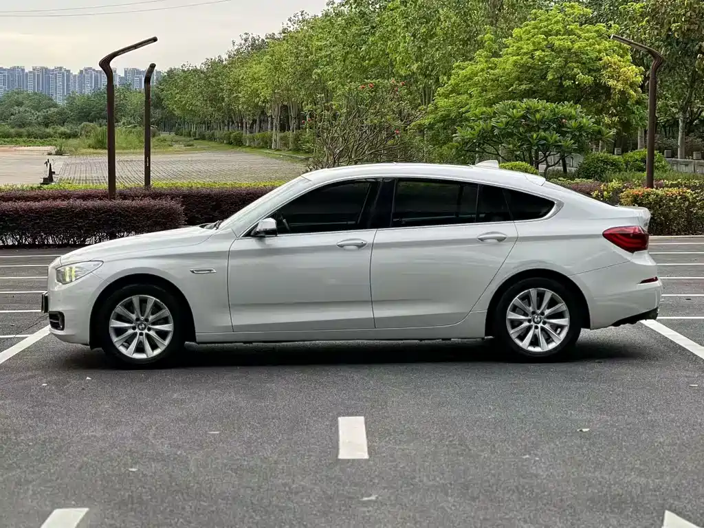 BMW 5 Series GT 2015 — фото 5