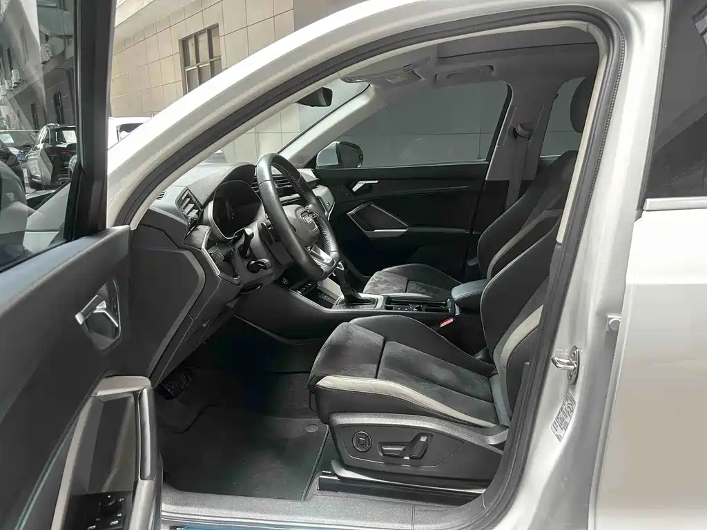 Audi Q3 2020 — фото 12