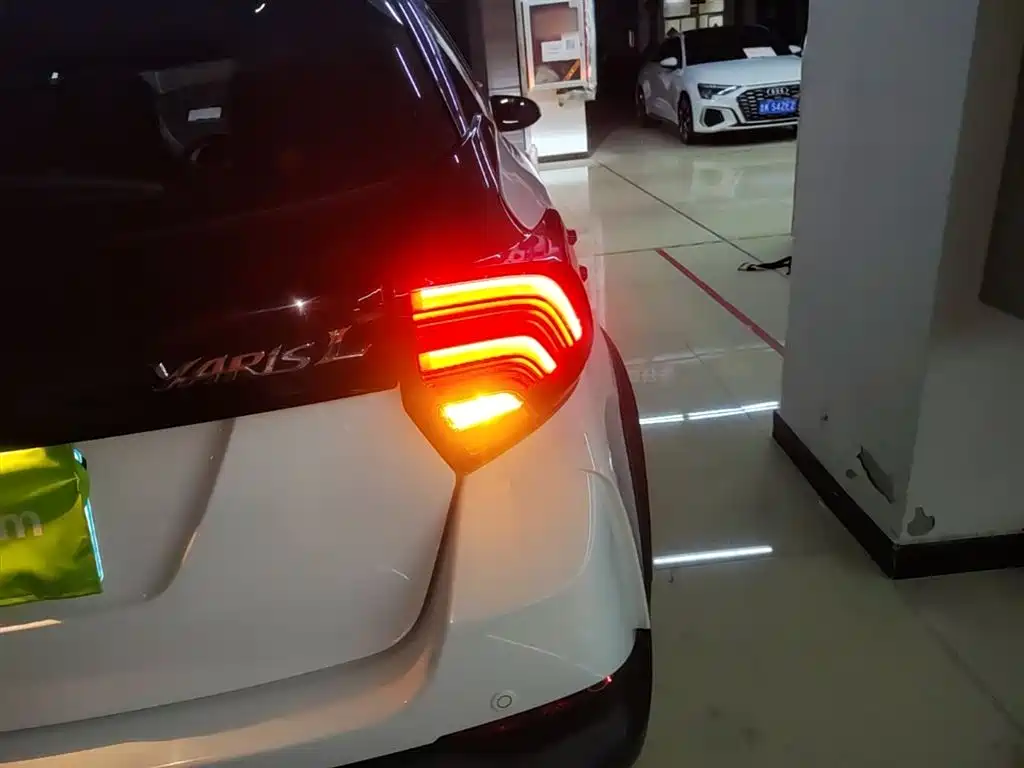 Toyota Yaris L 2020 — фото 8