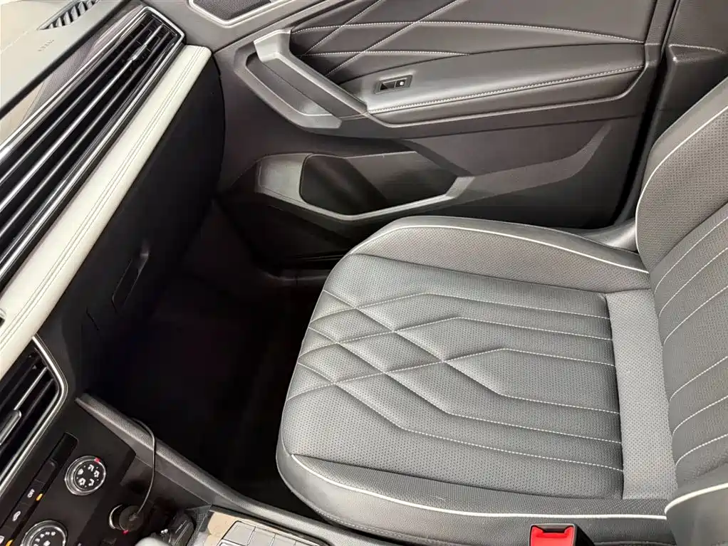 Volkswagen Tiguan L 2023 — фото 13