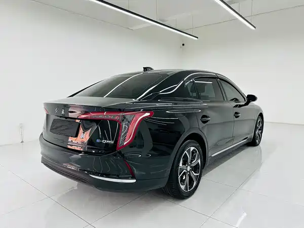 Hongqi E-QM5 2024