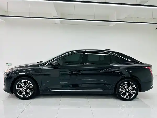 Hongqi E-QM5 2024