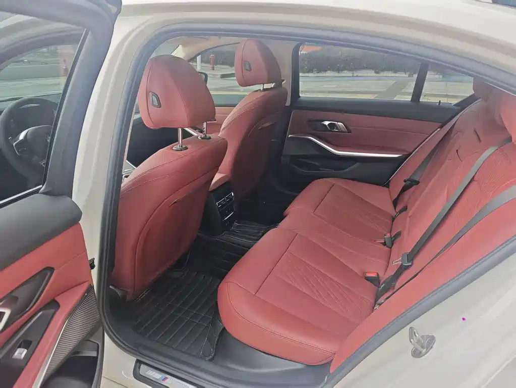 BMW 3 Series 2025 — фото 10