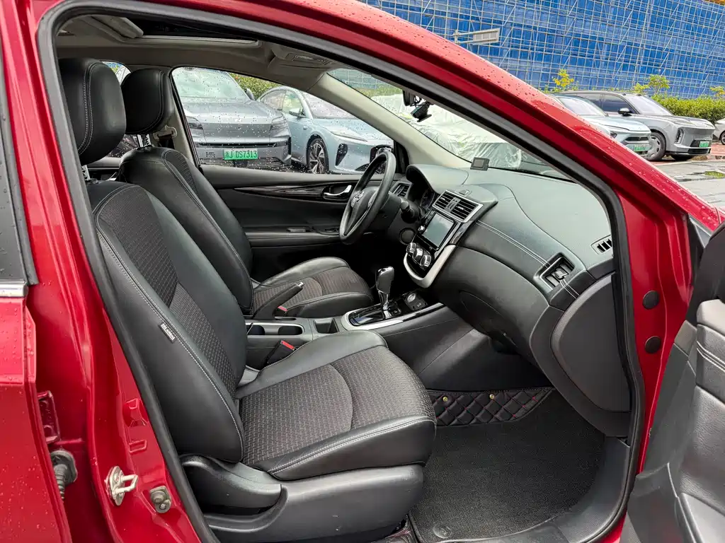 Nissan Tiida 2017 — фото 13