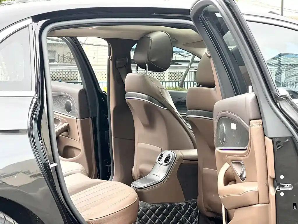 Mercedes-Benz E-Class 2023 — фото 10