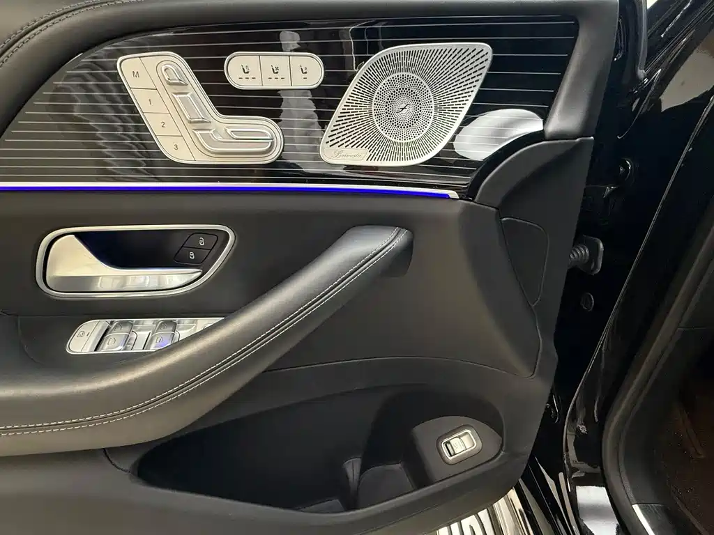 Mercedes-Benz Maybach GLS 2023 — фото 16