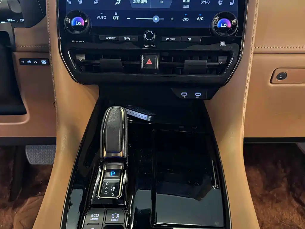Toyota Vellfire 2024 — фото 8