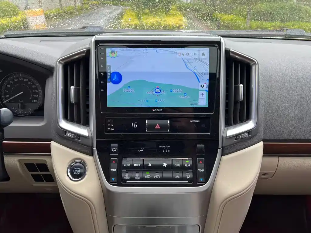 Toyota Land Cruiser 2020 — фото 13