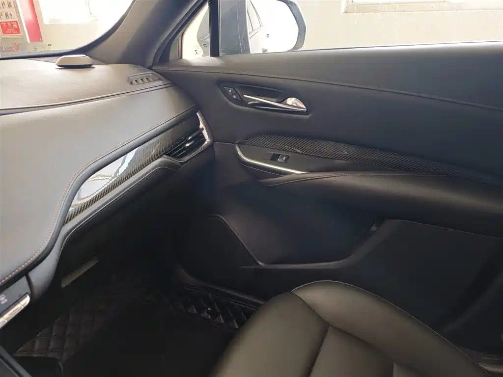 Cadillac XT4 2018 — фото 15