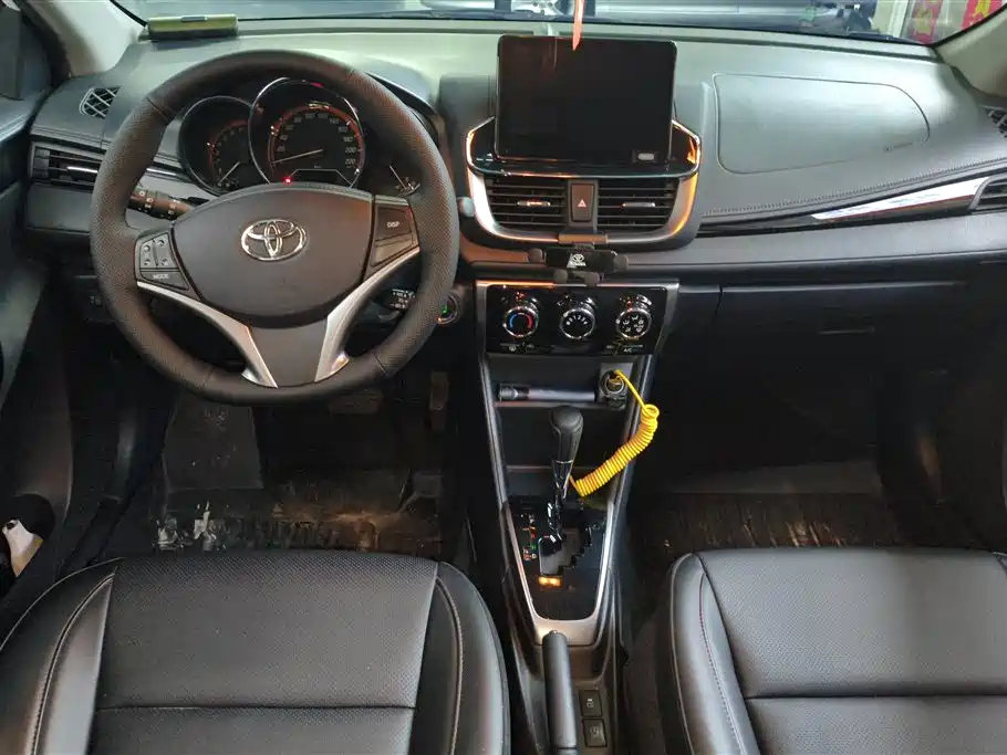 Toyota Yaris L 2020 — фото 12